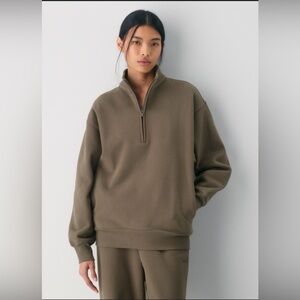 Aritzia
Cozy Sweatfleece Boyfriend 1/2 Zip Size Large